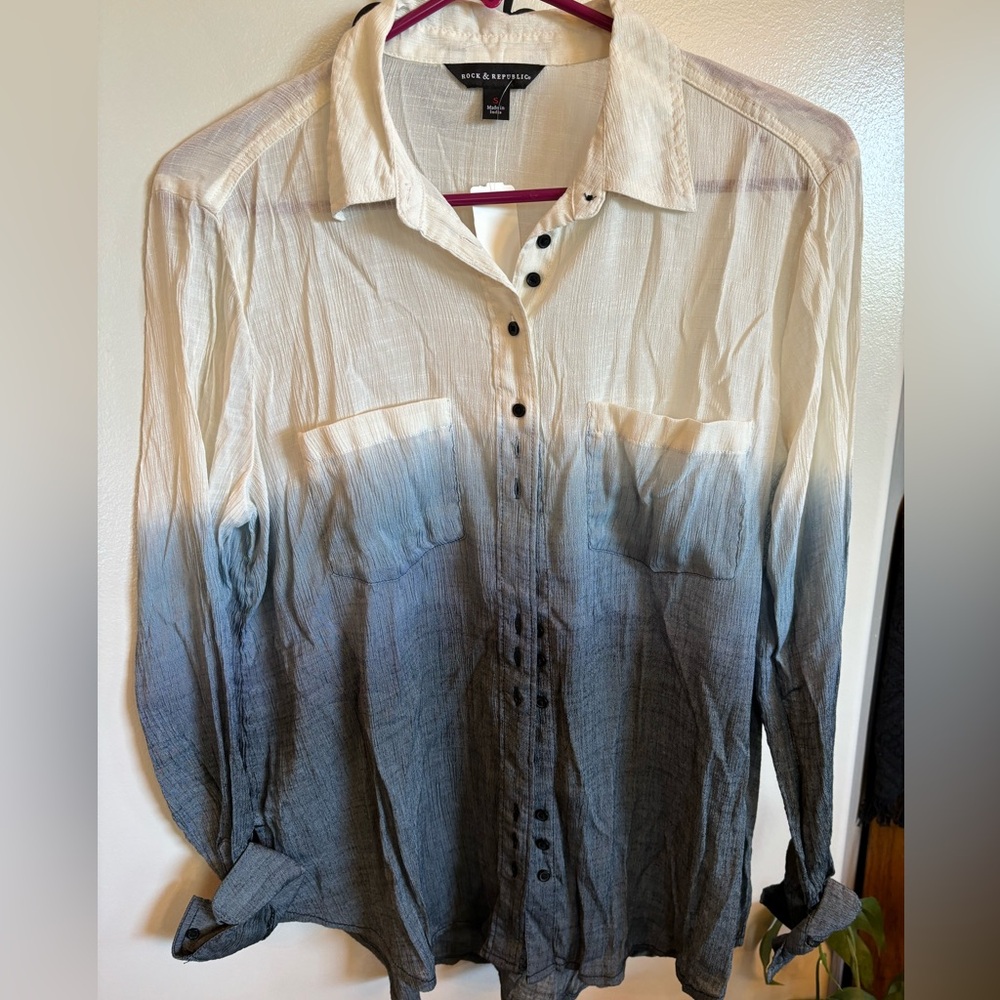 Rock & Republic size small ladies blouse in cream to navy ombré